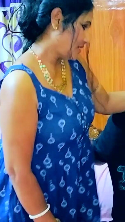 AC mechanic ne hot bhabhi ka chut chatke chut fuck kiya or bhabhi ka mal nikala(guder ros chata) | Clip 2