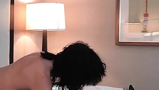 Süper seksi minyon dövmeli genç kız yarak emiyor - derleme 2