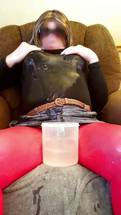 Gay crossdress, in nylon masturbates and cum.