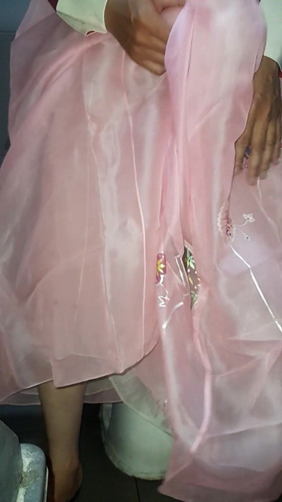 Zapanjujući trenutak iz "Crossdresser nosi spermu u Hanbok korejskoj tradicionalnoj nošnji"