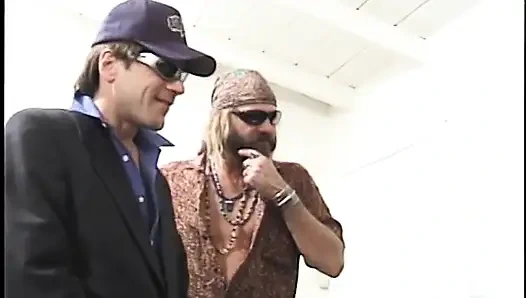 Bir sürü apetiteli nine zenciden beyaz erkeklere almayı seviyor