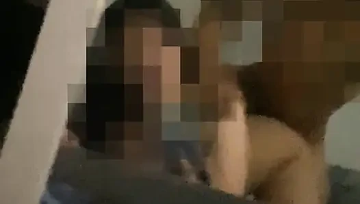 Als der leckere fickfreund geil wird, füttert er ihn mit sperma