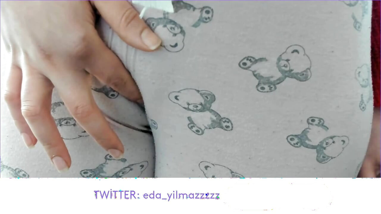 CAMELTOE- MASTURBATE WITH PAJAMA- RUBBING PUSSY WITH PAJAMA
