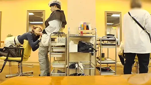 Göz temasının asla durmadığı salon