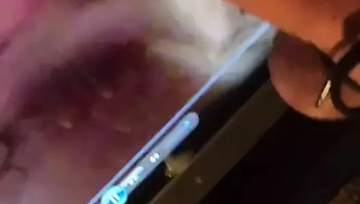 Samantha için boşalıyor, sürtük.