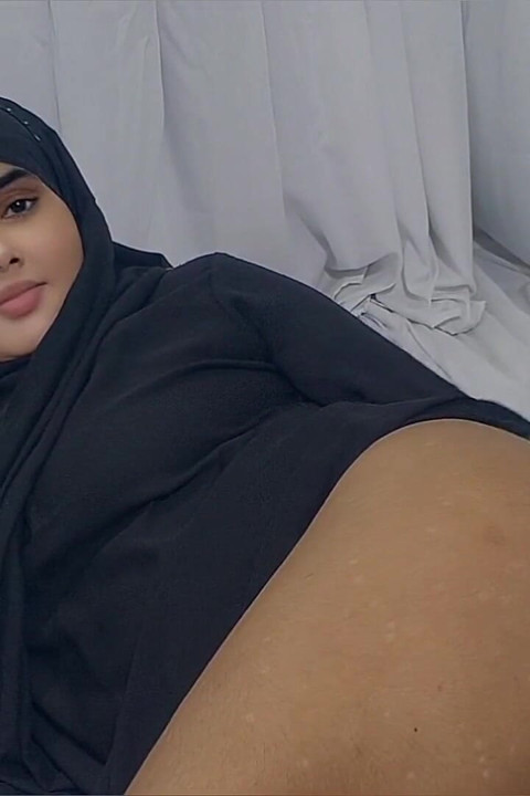 Indian Bengali Sadia Bhabhi Brought Her to Cox's Bazar Hotel to Enjoy