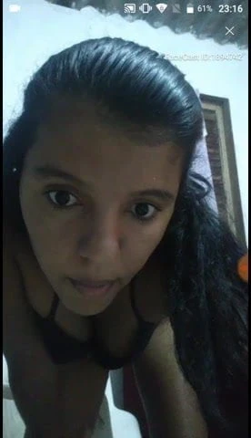 Nayara exibindo calcinha