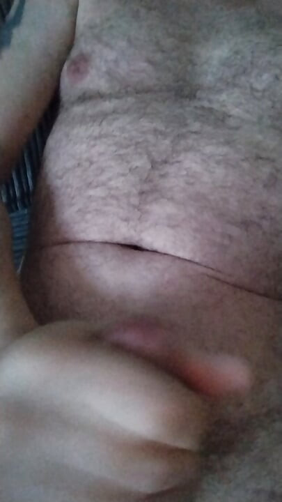 Quick wank - Hairy UK man plays