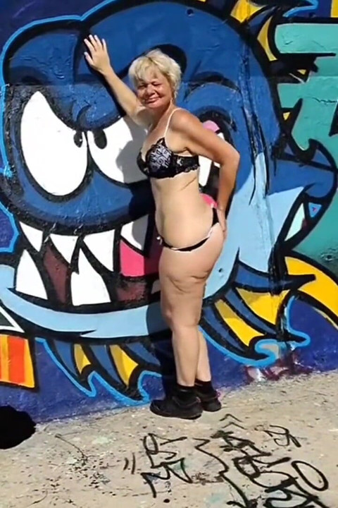 אני מתפשטת על זה אני אוהבת להשוויץ בזה
