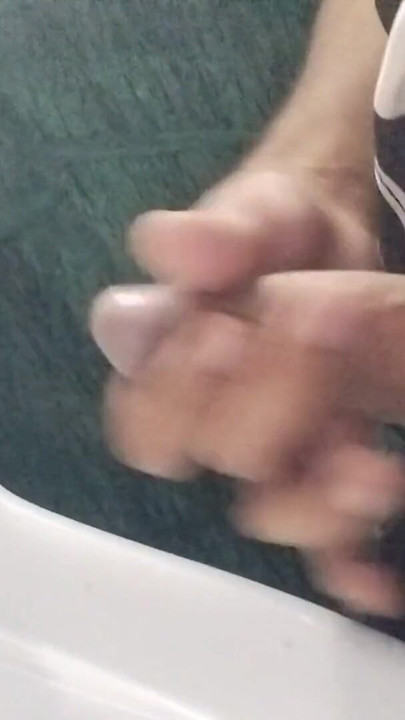 Hintli beni banyoya sokuyor | Klip 1