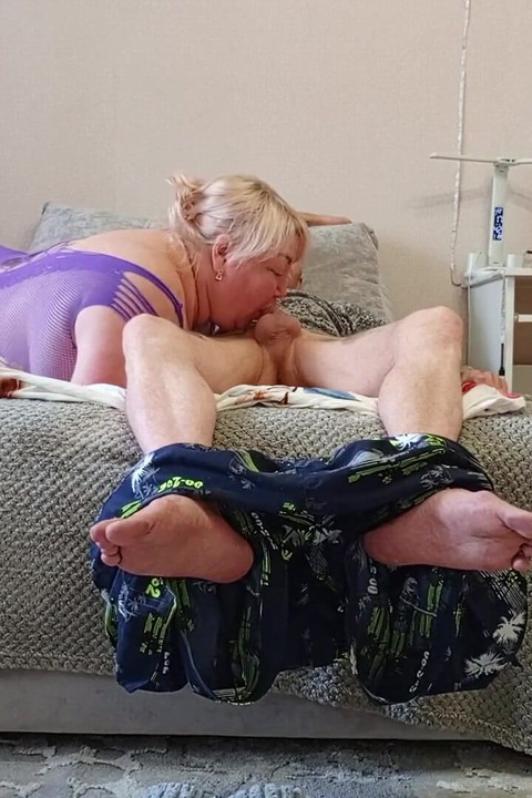 Insatiable Girlfriend Always Wants to Suck Cock and Swallow Cum