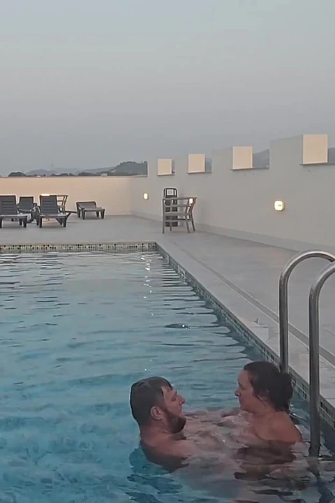 Neuken in het zwembad