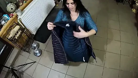 Tante seksi lagi asik nyepong kontol sambil pakai celana jins sampai aku crot di seluruh jaketku 334