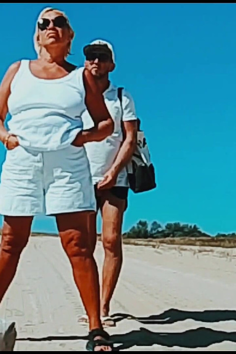 Puši neznancu na cesti