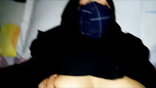 Pacar muslim berhijab desi dibawa pulang dan dia di akan menghapus audio bangla