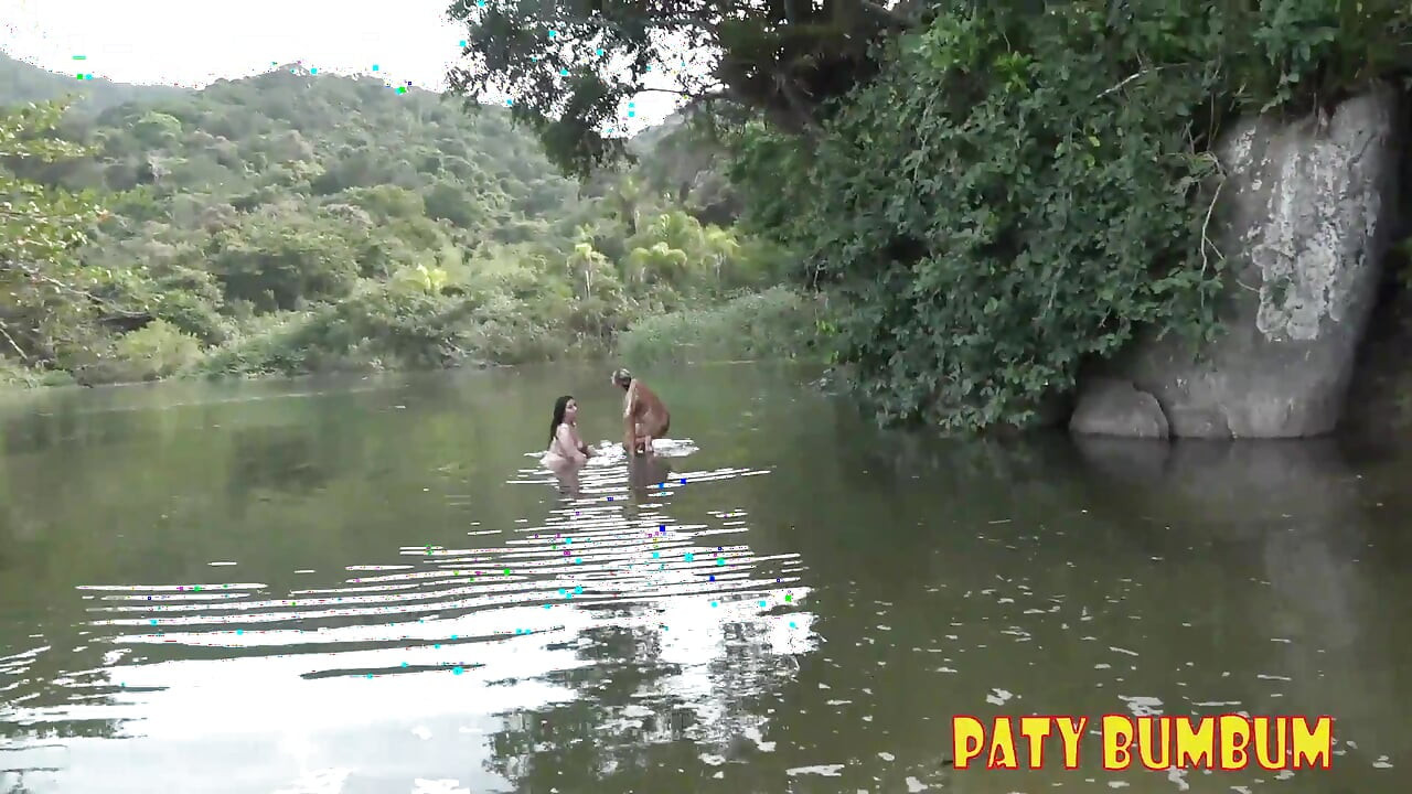 야외 대학 친구들 간의 레즈비언 섹스