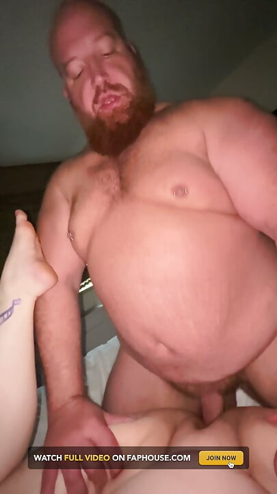 POV deel 2: na 5 vingers, grote beer geeft Piggy Rose zijn dikke pik