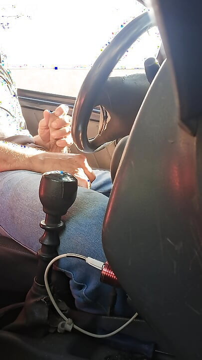 How I like to drive with my hand on the gearbox