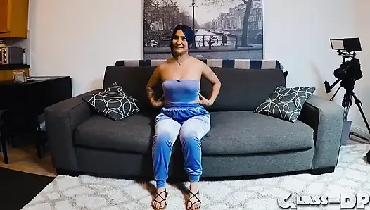 Tombul latin göt deliğini yaraklarla genişliyor