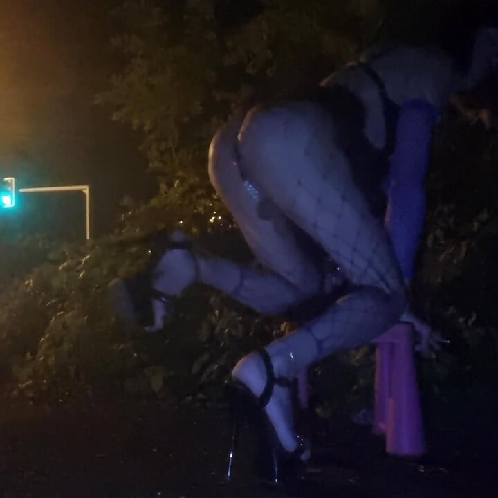 A Whore in a Mini-Skirt Ras du CuL, on the Edge of the🛣Nationale 7 in BRUNOy. 2H00 VaneSsaBiTCHx PariSChienneTrvprod⁹¹