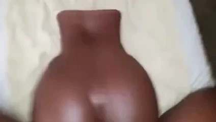 Oyuncak götünü sikiyor