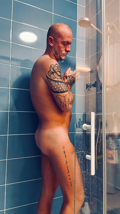 Hot shower and quick pee