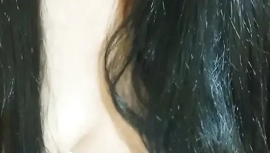 Она Сняла Свои Стринги, Чтобы Показать Ее Большую Киску