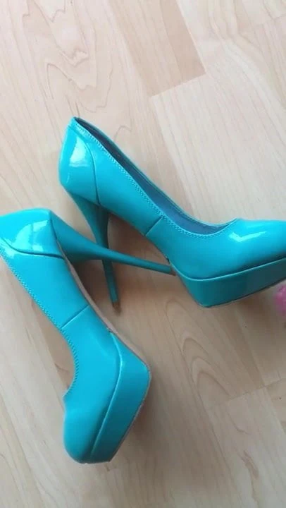 Drexflittchen cums on hot wife's high heels