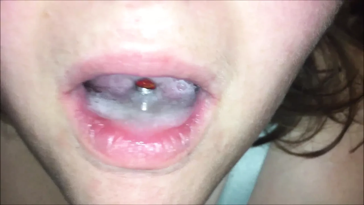 Nerdy Girl Experiments With Girl Clit & Makes It Squirt