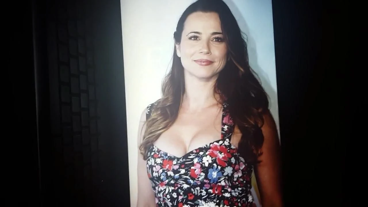 Linda cardellini- omaggio di sborra