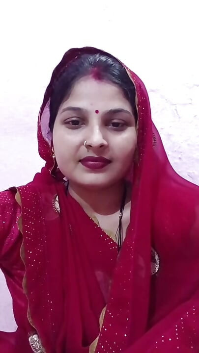 Komal had ordered a maxi dress and told the delivery boy, "I will wear it now, see the car, then I will pay."