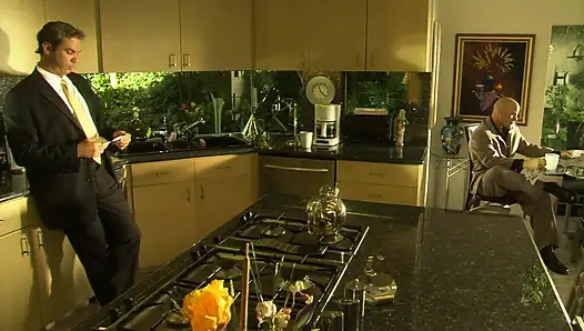 Hatun amcık yalamanın ve boşalmanın tadını çıkarıyor