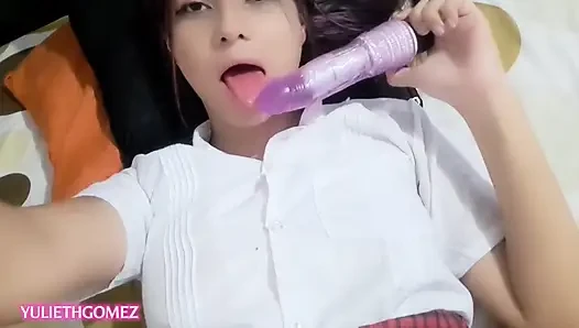 Colombian Sends a Video to Her Boyfriend and Shows Her Big Tits and Her Rich Vagina