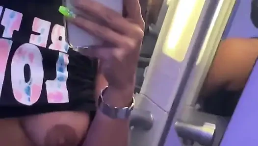 Aku lupa merekam dua video di pesawat dan lupa mengunggah video ini