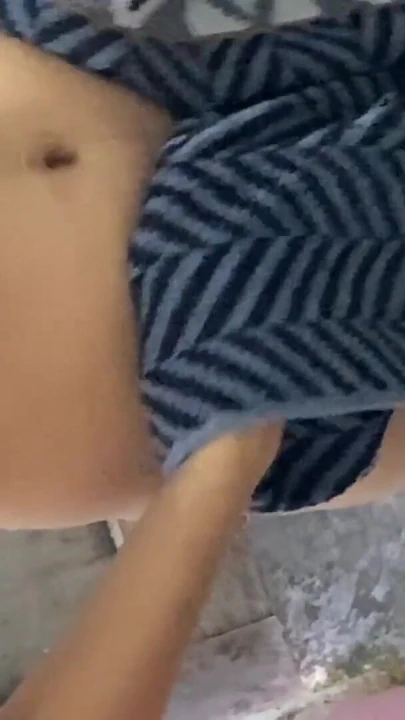 Momento indimenticabile dal "Chhoti Behen ko Puri Nangi Hokr Nahate Dekha video completo della ragazza del villaggio desi"