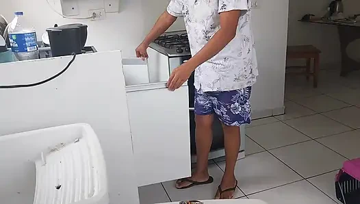 Pirang nakal melepaskan untuk kekasihnya.