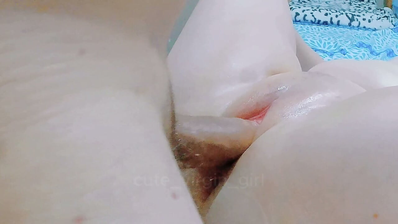 打破处女膜的微型阴户生日 18
