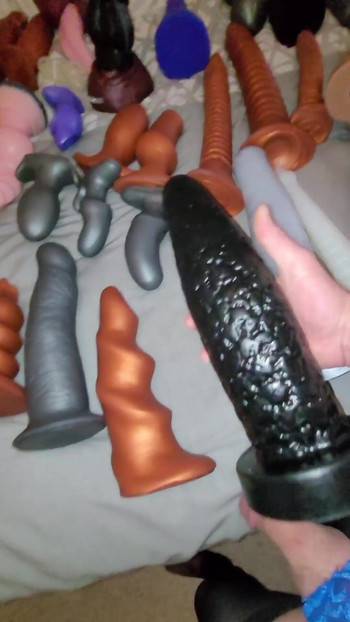 Måste-se ögonblick från "Min leksakssamling. Massförstörelser Squarepeg leksaker Bad Dragon hankeys leksaker. Anal leksaksberoende."