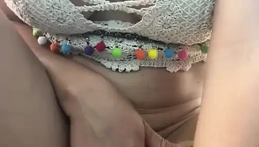 Aku lagi asik masukin memek bejatnya!