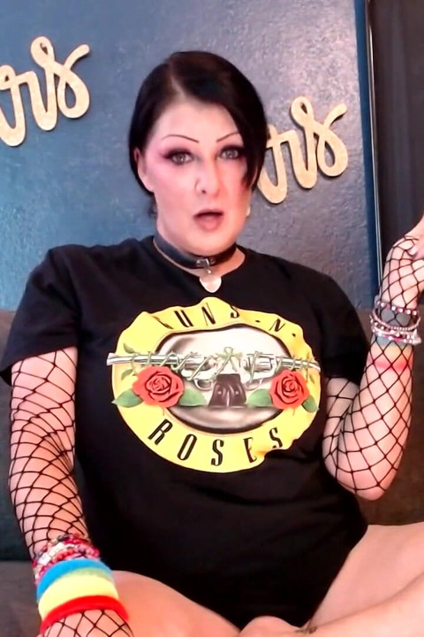 Smoking Bitch Humiliation for Jerking off