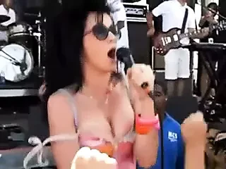 Katy Perry with her big boobs bouncing