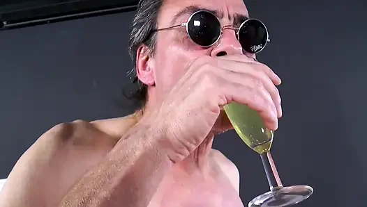 Heels, piercing and big boobs are all this lucky dude needs to see,to wi...