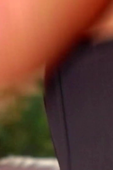 Hete meid wordt gelikt en berijdt dan een monsterlijke zwarte pik tot een cumshot
