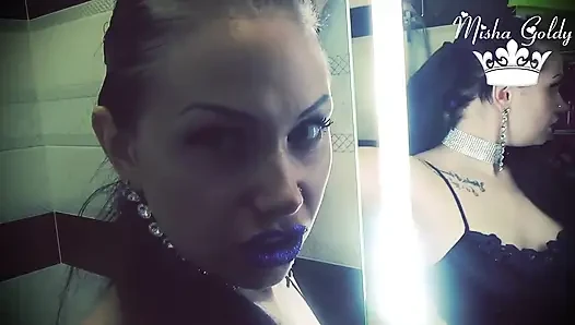 Bibir glittery biru glamor