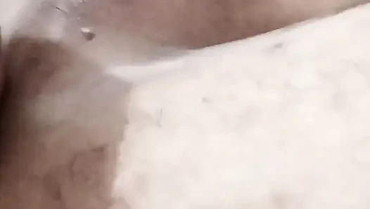 Amateur-paar mit ihr gibt einen blowjob, bis ihr mund voller sperma ist.