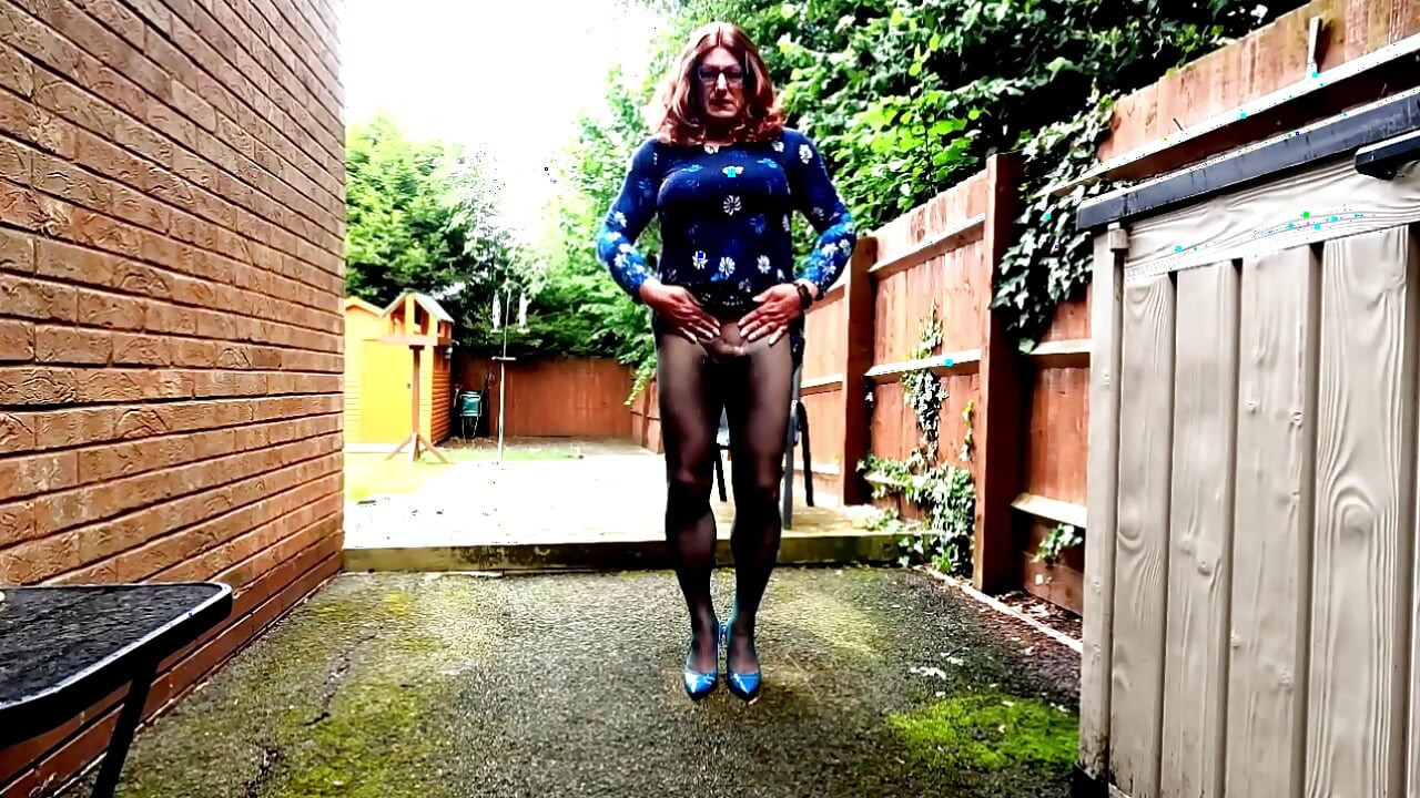 Kellycd2022 แต่งตัวข้ามเพศในถุงน่องไร้รอยต่อสีเขียว