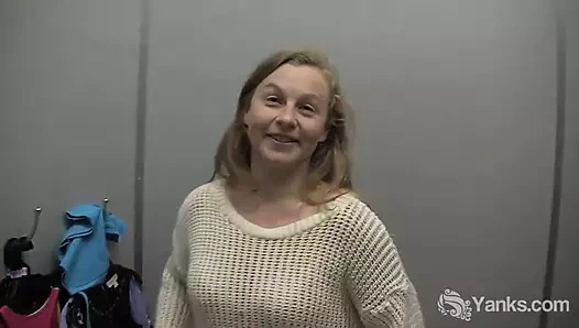 Big Nips porn video – Yanks Amateur Lili Sparks changing her clothes