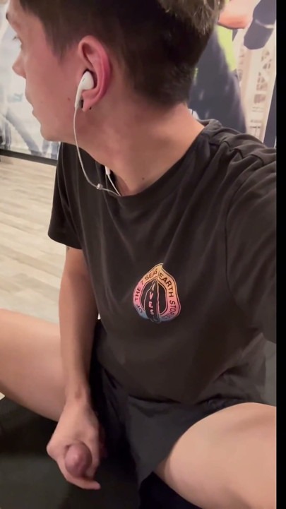 Got Horny in the Gym While Training so I Decided to Take the Risk and Jerk off Hoping to Get Caught