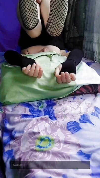 Femboy tüm vücudunu yağlıyor