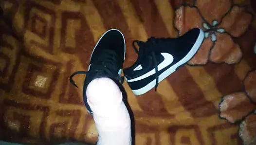 Nike erkek arkadaşımla sikişiyor ve boşalıyor